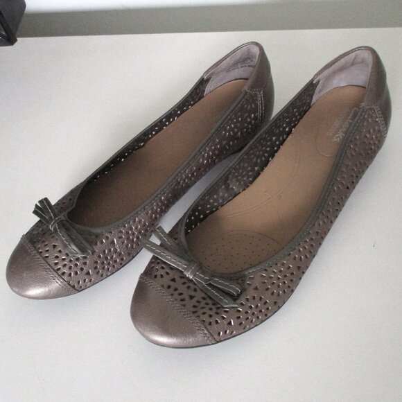Clarks bendables Womens Laser-cut Bronze Leather Flat Loafer - Size 9M - Picture 7 of 9